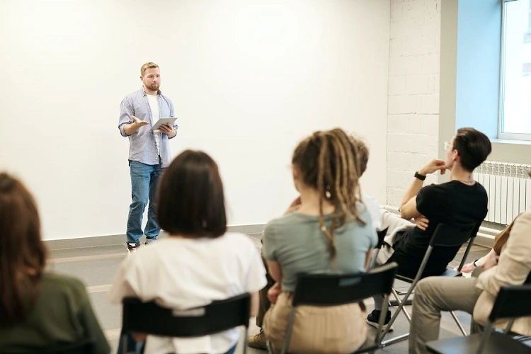 kemampuan public speaking bagian dari kompetensi bekerja